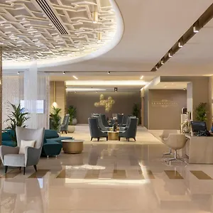 Two Seasons & 4*, Dubai Birleşik Arap Emirlikleri